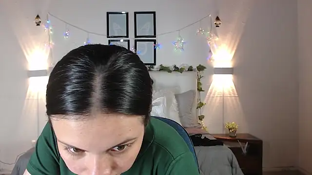 Megan 05  online show from April 8, 2026, 6:19 pm