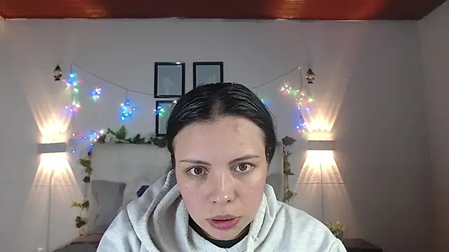 Megan 05  online show from April 9, 2026, 7:08 pm