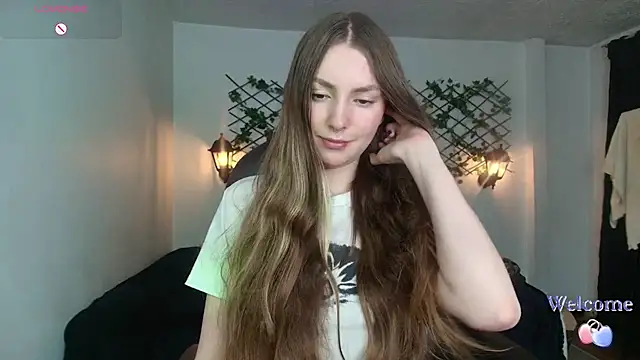 velvet  moon online show from April 2, 2026, 11:13 pm