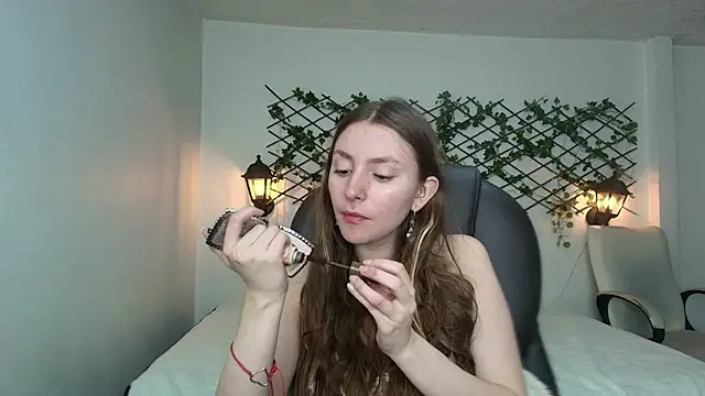 velvet  moon online show from April 14, 2026, 12:16 am