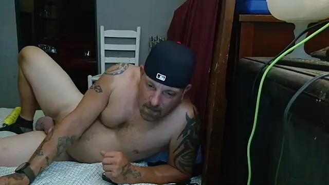 Snapshot of Dilf23 chatting on July 3, 2026, 7:37 am Dilf23 online show from July 3, 2026, 7:37 am