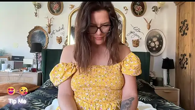 Snapshot of _Melia_ chatting on June 17, 2026, 4:08 pm Melia online show from June 17, 2026, 4:08 pm