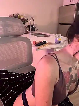 Snapshot of alwaysapril chatting on September 24, 2025, 3:21 am alwaysapril online show from September 24, 2025, 3:21 am