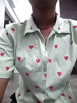 Snapshot of Naina_04 chatting on October 1, 2025, 4:24 pm Naina 04 online show from October 1, 2025, 4:24 pm