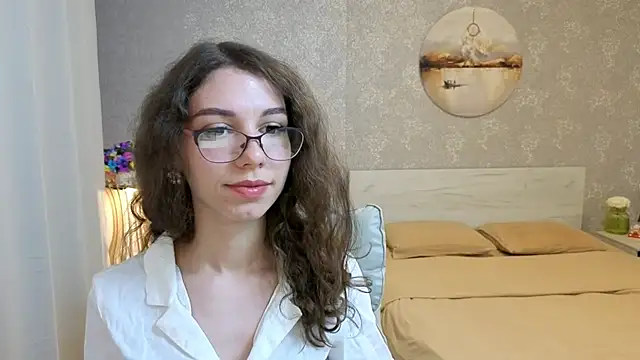 KellyShines online show from June 10, 2026, 6:18 pm