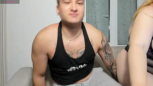 MarcusSophie online show from October 22, 2025, 3:34 pm