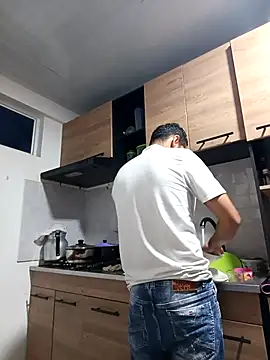 stivenlujan69 online show from November 30, 2025, 1:31 am