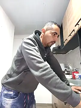 stivenlujan69 online show from December 14, 2025, 1:00 am