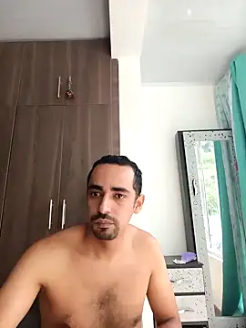 stivenlujan69 online show from January 14, 2026, 4:12 pm