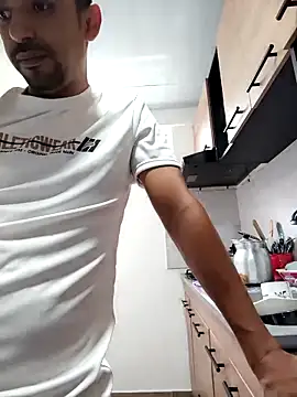 stivenlujan69 online show from February 15, 2026, 6:15 pm