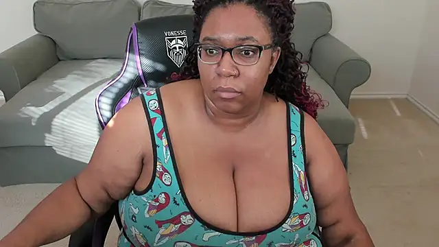 Josie4yourpleasure online show from December 15, 2025, 3:49 pm