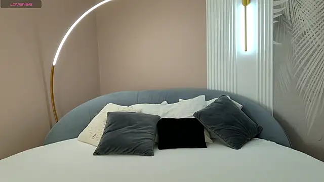 AdoraCortes online show from March 18, 2026, 5:10 am