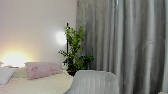 Snapshot of Marie_Ellie chatting on May 29, 2026, 1:36 am Marie Ellie online show from May 29, 2026, 1:36 am