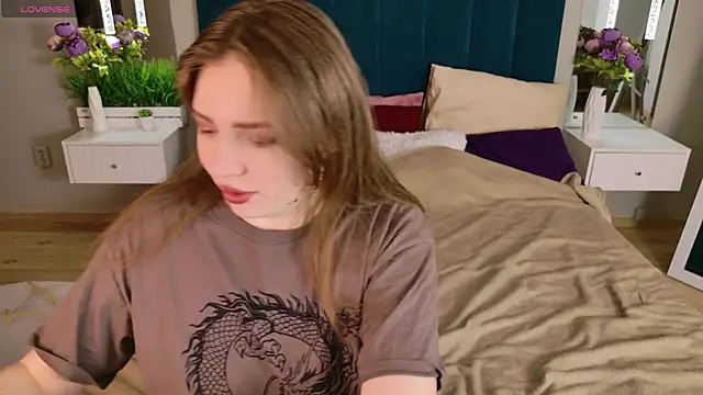 Snapshot of Moon__Bunny chatting on February 15, 2026, 12:25 pm Moon Bunny online show from February 15, 2026, 12:25 pm