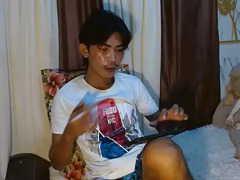 Skinnyguy03 online show from December 21, 2025, 9:49 am