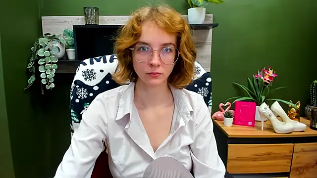 juicyPenny online show from October 29, 2025, 7:43 am