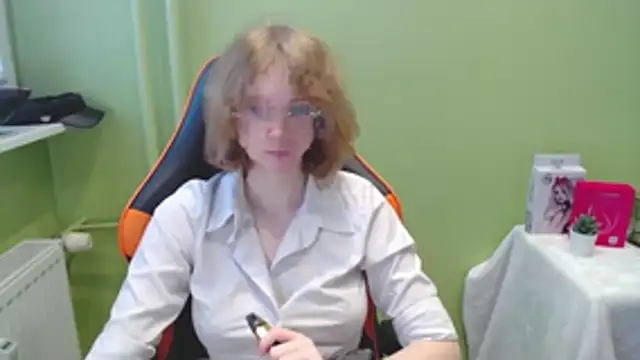 juicyPenny online show from November 25, 2025, 7:41 am