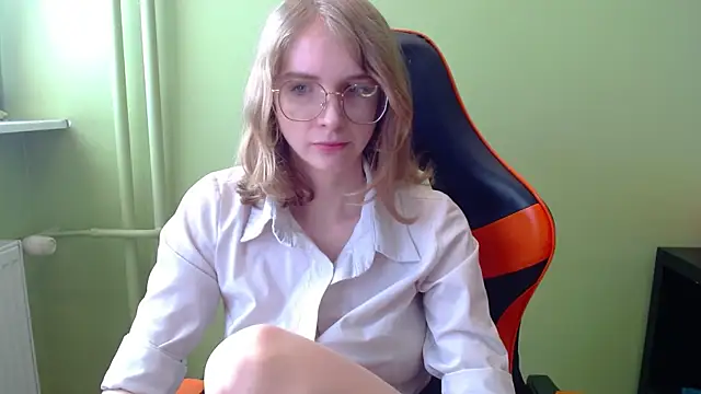 juicyPenny online show from April 11, 2026, 7:56 am