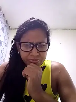 PERLA BLACK  online show from October 22, 2025, 3:40 am