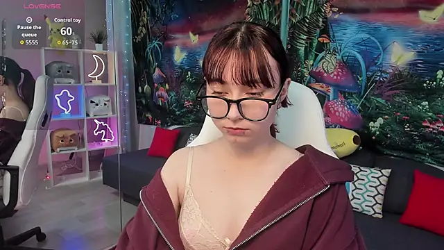 Snapshot of ClaraParks chatting on November 9, 2025, 6:50 pm ClaraParks online show from November 9, 2025, 6:50 pm