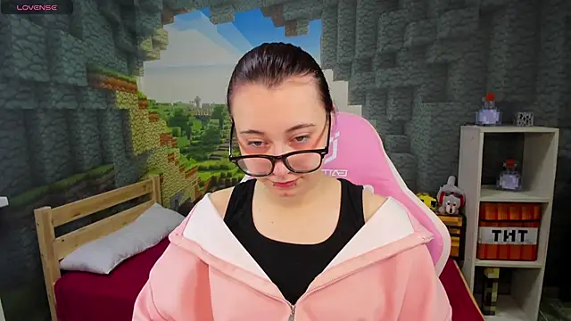 Snapshot of ClaraParks chatting on December 3, 2025, 8:18 pm ClaraParks online show from December 3, 2025, 8:18 pm