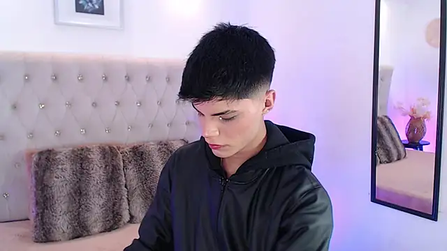 Dulcey  online show from November 6, 2025, 4:02 am