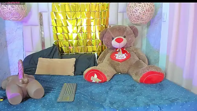 NikkyyRed online show from October 12, 2025, 2:43 am