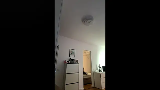 EvaBllake online show from September 18, 2025, 6:04 am