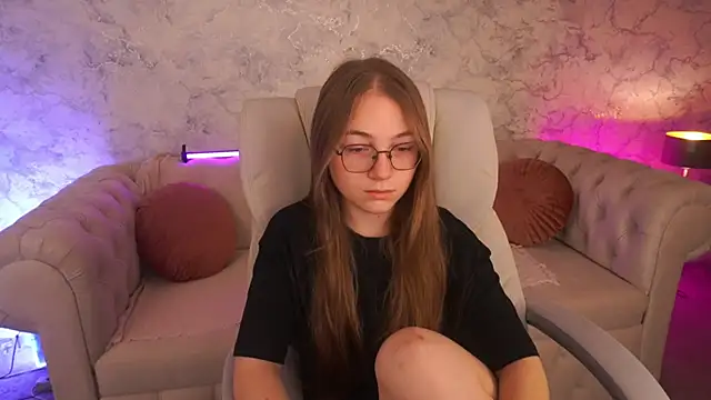 Snapshot of ArrinaWairr chatting on October 27, 2025, 8:29 am ArrinaWairr online show from October 27, 2025, 8:29 am