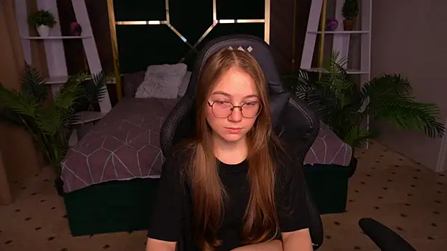 Snapshot of ArrinaWairr chatting on November 18, 2025, 9:03 am ArrinaWairr online show from November 18, 2025, 9:03 am