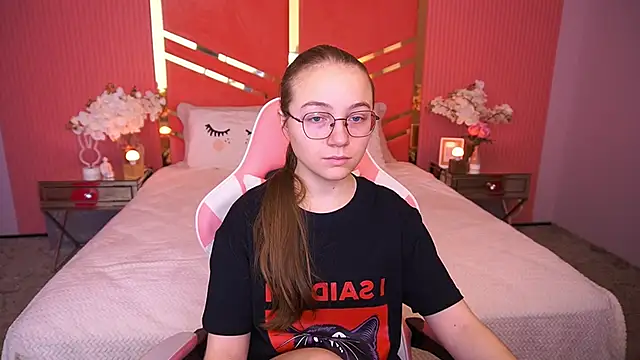 Snapshot of ArrinaWairr chatting on December 15, 2025, 8:51 am ArrinaWairr online show from December 15, 2025, 8:51 am