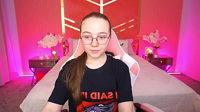 Snapshot of ArrinaWairr chatting on December 16, 2025, 9:14 am ArrinaWairr online show from December 16, 2025, 9:14 am