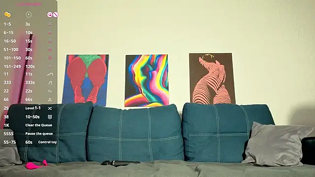 TrixiBell online show from April 8, 2026, 4:01 am