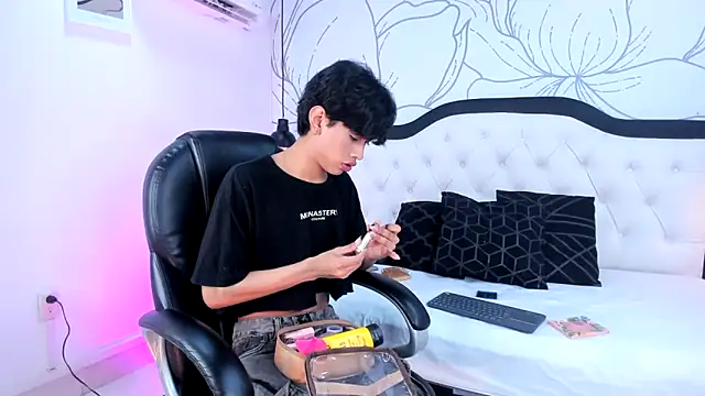 Jim twink online show from February 27, 2026, 7:36 pm