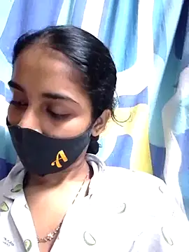 Snapshot of Zoya_G chatting on October 20, 2025, 11:32 am Zoya G online show from October 20, 2025, 11:32 am