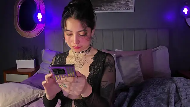 Snapshot of anne_dh chatting on February 8, 2026, 9:29 pm anne dh online show from February 8, 2026, 9:29 pm