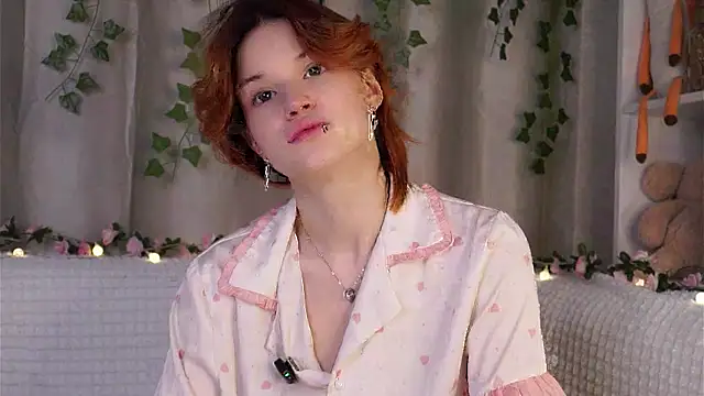 Snapshot of BlytheBenny chatting on November 4, 2025, 12:10 am BlytheBenny online show from November 4, 2025, 12:10 am