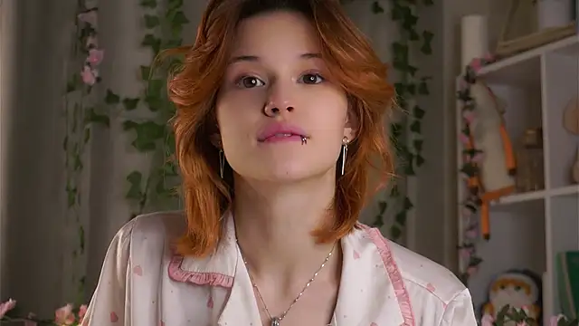 Snapshot of BlytheBenny chatting on November 11, 2025, 12:32 am BlytheBenny online show from November 11, 2025, 12:32 am