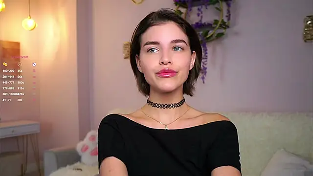 EleneButton online show from October 24, 2025, 1:03 am