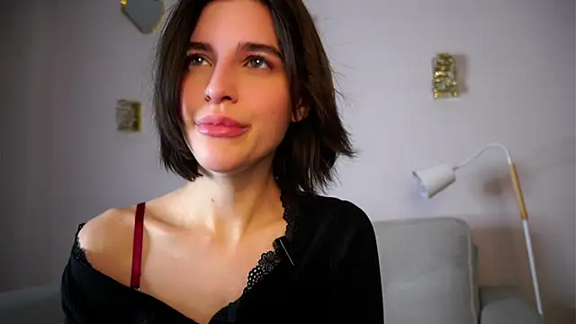 EleneButton online show from December 3, 2025, 1:13 am