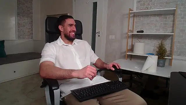 IvanHydee online show from November 27, 2025, 5:42 am