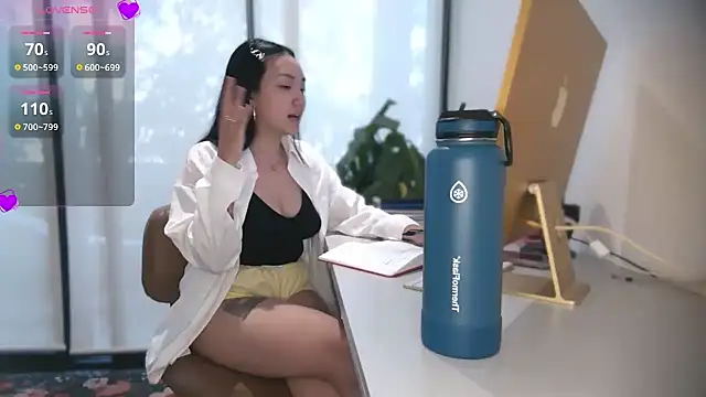 yuzhara online show from September 21, 2025, 3:46 pm