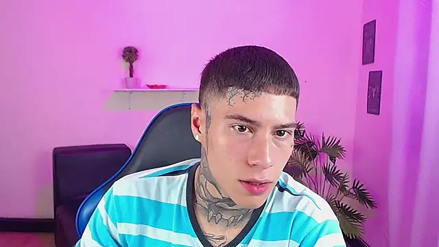 Snapshot of setthomas chatting on February 12, 2026, 9:43 pm setthomas online show from February 12, 2026, 9:43 pm