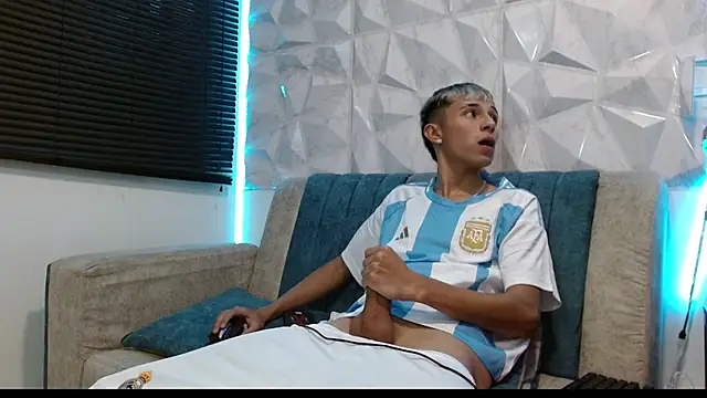 Snapshot of Isaac_tan chatting on September 8, 2025, 11:04 pm Isaac tan online show from September 8, 2025, 11:04 pm