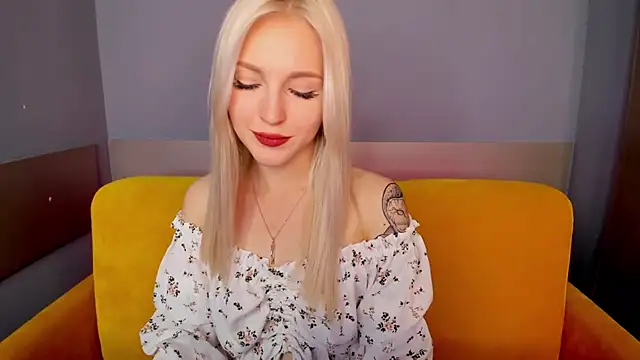 LisaFoxyMe online show from October 29, 2025, 9:00 am