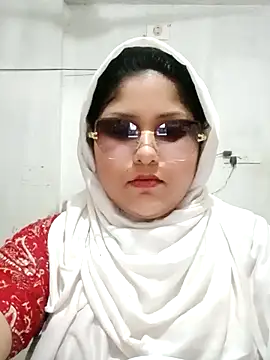 Snapshot of Nusrat-N chatting on March 7, 2026, 1:41 pm Nusrat-N online show from March 7, 2026, 1:41 pm