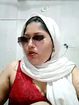 Snapshot of Nusrat-N chatting on March 8, 2026, 2:10 pm Nusrat-N online show from March 8, 2026, 2:10 pm