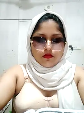 Snapshot of Nusrat-N chatting on March 11, 2026, 6:14 pm Nusrat-N online show from March 11, 2026, 6:14 pm