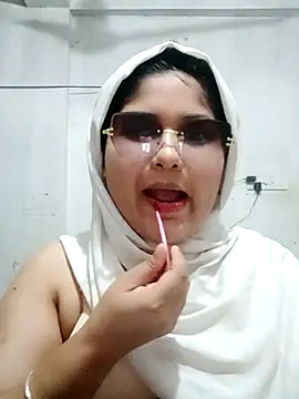 Snapshot of Nusrat-N chatting on March 15, 2026, 2:23 pm Nusrat-N online show from March 15, 2026, 2:23 pm
