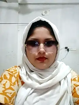 Snapshot of Nusrat-N chatting on April 19, 2026, 1:32 pm Nusrat-N online show from April 19, 2026, 1:32 pm